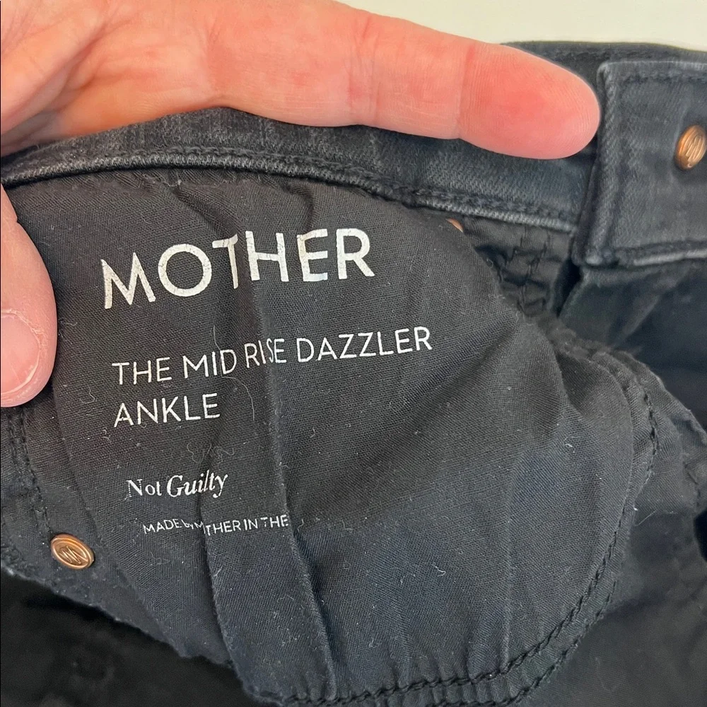 MOTHER THE MID RISE DAZZLER ANKLE BLACK JEANS IN NOT GUILY WASH SIZE 25